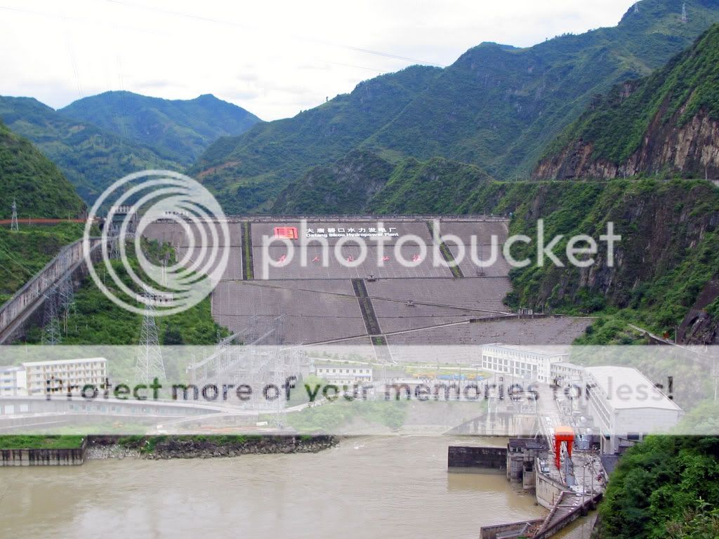 Dam on BaiShuiJiang at Gans